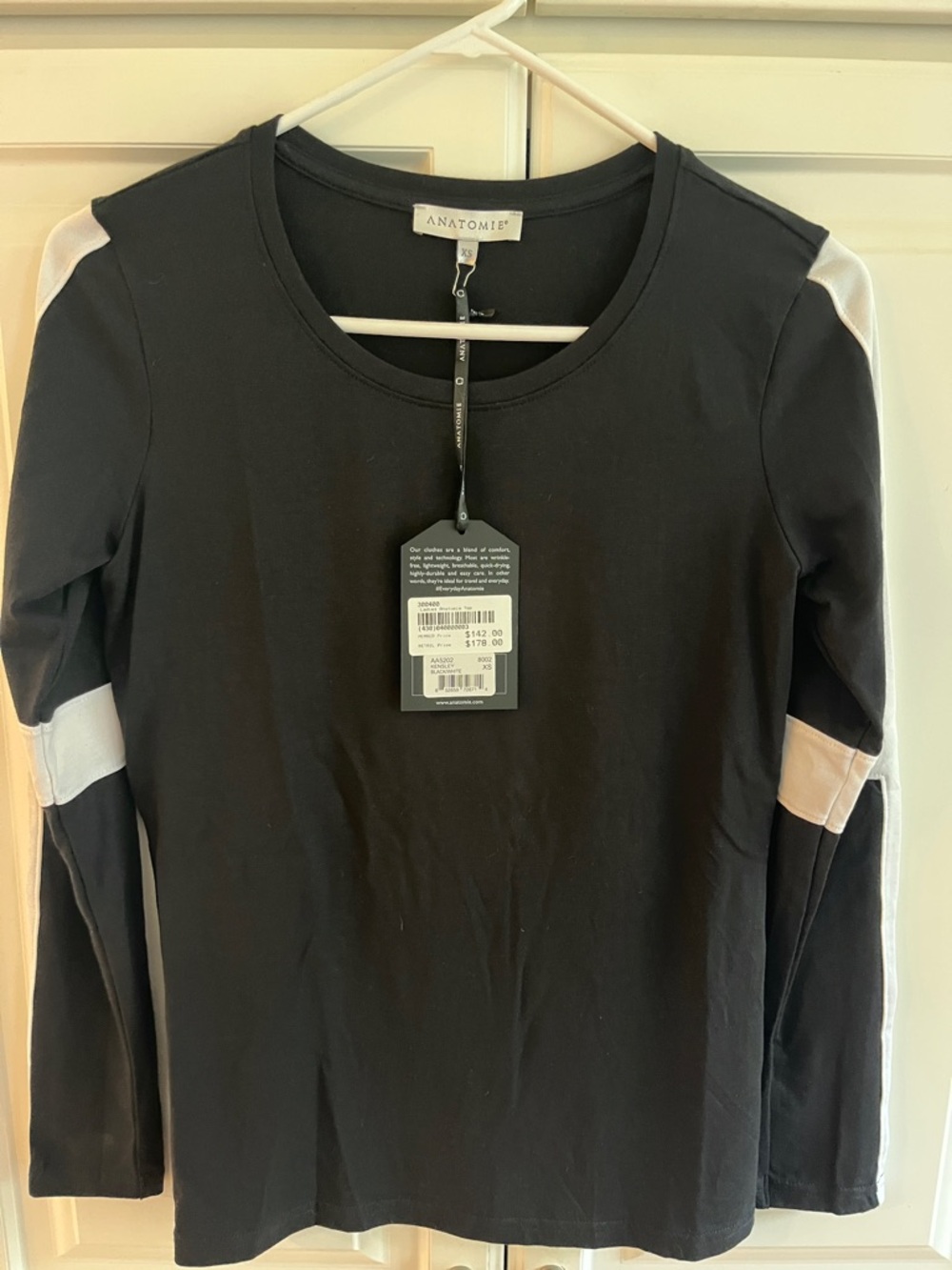 Anatomie Black Long-Sleeve Crewneck Top with White Sleeve Panels